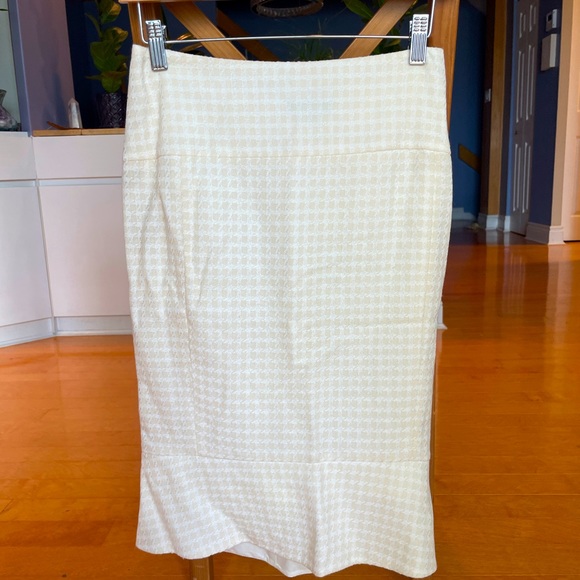 Holt Renfrew blazer skirt set . - Picture 5 of 12